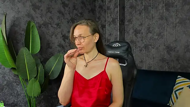 Lillian White online show from 21, 6, 2026