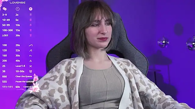 Snapshot of LuxRayi chatting on 5, 3, 2026 LuxRayi online show from 5, 3, 2026