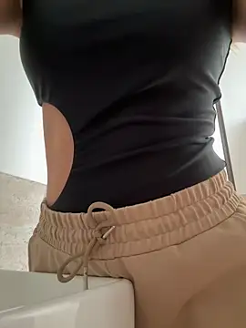 SophieRaily  online show from 20, 2, 2025