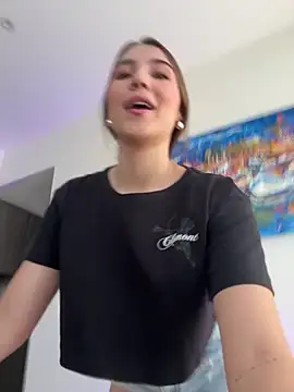 SophieRaily  online show from 24, 2, 2025