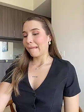 SophieRaily  online show from 18, 3, 2025