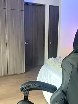 SophieRaily  online show from 19, 9, 2025