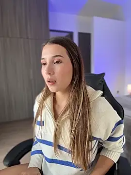 SophieRaily  online show from 10, 11, 2025