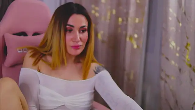 Snapshot of KimSkyex chatting on 18, 2, 2025 KimSkyex online show from 18, 2, 2025