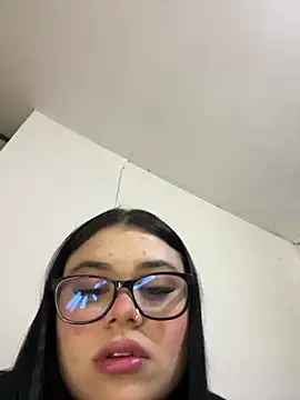 alissonfernandez  online show from 29, 4, 2026