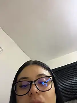 alissonfernandez  online show from 6, 5, 2026