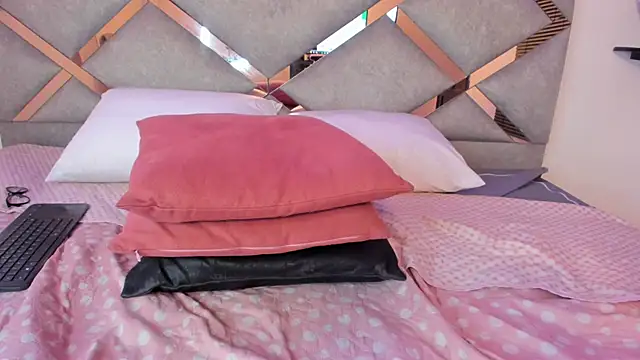 marian pinzon online show from 28, 2, 2025