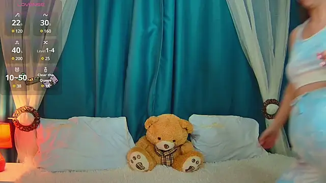 Snapshot of AliceBYKiss chatting on 6, 3, 2025 AliceBYKiss online show from 6, 3, 2025