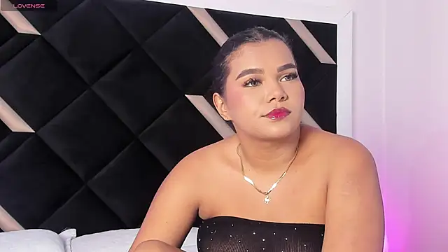 Snapshot of Carolina_Evanss chatting on 6, 8, 2026 Carolina Evanss online show from 6, 8, 2026