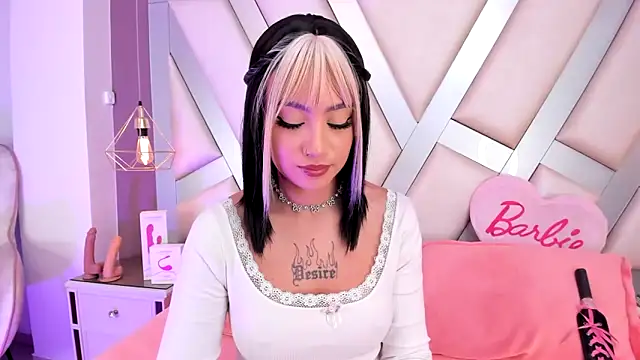 Snapshot of MadissonRey chatting on 26, 11, 2025 MadissonRey online show from 26, 11, 2025