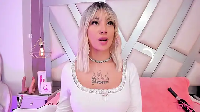 Snapshot of MadissonRey chatting on 21, 12, 2025 MadissonRey online show from 21, 12, 2025