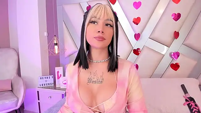 Snapshot of MadissonRey chatting on 4, 3, 2026 MadissonRey online show from 4, 3, 2026