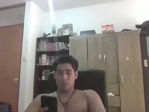 Snapshot of estudiante69 chatting on 2, 3, 2025 estudiante69 online show from 2, 3, 2025