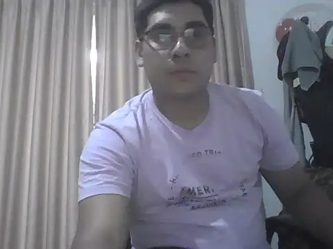 Snapshot of estudiante69 chatting on 13, 10, 2025 estudiante69 online show from 13, 10, 2025