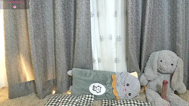 petite paola online show from 19, 12, 2025