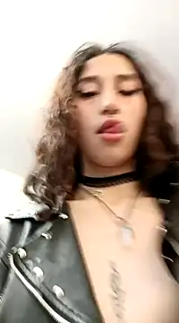 Queenjenn   online show from 31, 1, 2025