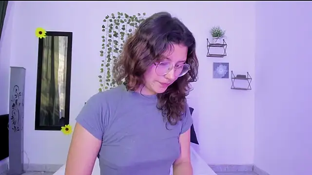 Snapshot of Noellesable chatting on 4, 12, 2024 Noellesable online show from 4, 12, 2024