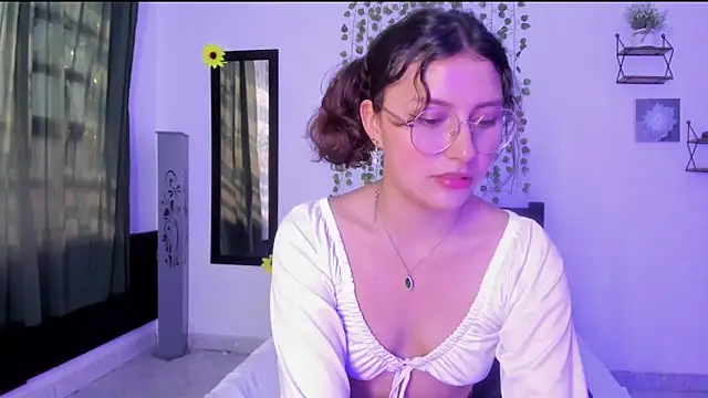 Snapshot of Noellesable chatting on 5, 12, 2024 Noellesable online show from 5, 12, 2024