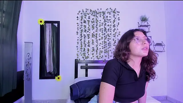 Snapshot of Noellesable chatting on 6, 12, 2024 Noellesable online show from 6, 12, 2024