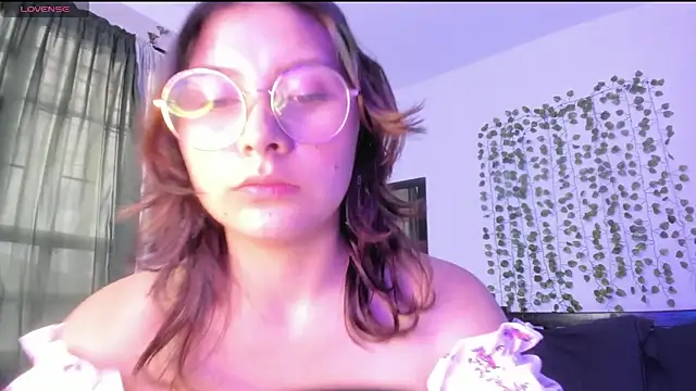 Snapshot of Noellesable chatting on 1, 2, 2025 Noellesable online show from 1, 2, 2025
