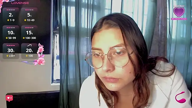 Snapshot of Noellesable chatting on 8, 10, 2025 Noellesable online show from 8, 10, 2025