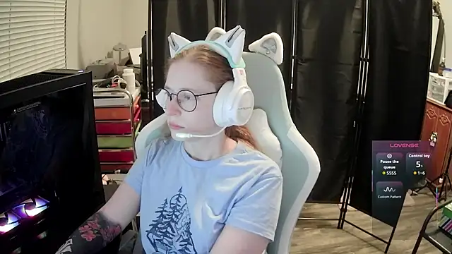LilyFoxxx online show from 13, 7, 2026