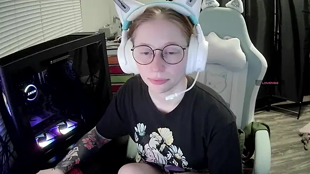 LilyFoxxx online show from 25, 7, 2026