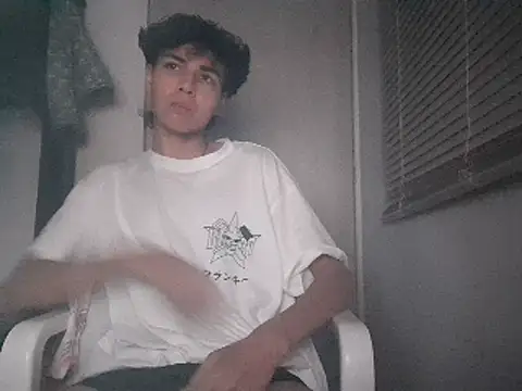 Snapshot of YoursexyJuan chatting on 7, 1, 2025 YoursexyJuan online show from 7, 1, 2025