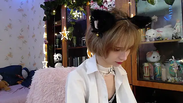 cloudgirrl online show from 27, 2, 2025