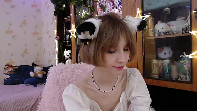 cloudgirrl online show from 2, 3, 2025