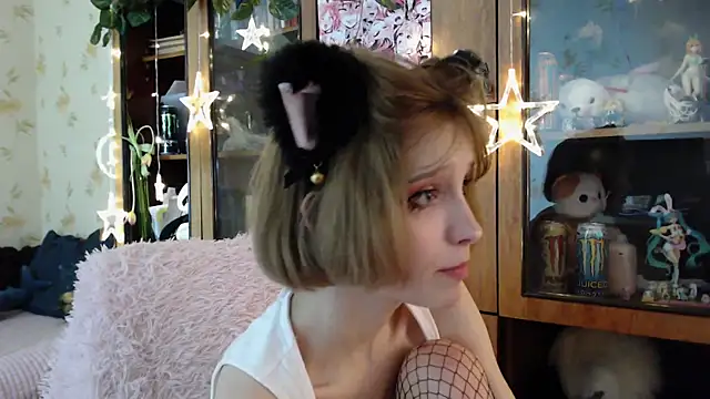 cloudgirrl online show from 16, 3, 2025