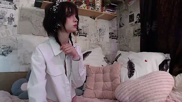 cloudgirrl online show from 12, 4, 2026