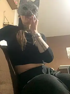 Snapshot of liloucamchaudee chatting on 21, 11, 2025 liloucamchaudee online show from 21, 11, 2025