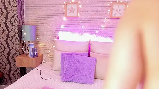 Catalinna Thompson online show from 4, 3, 2025