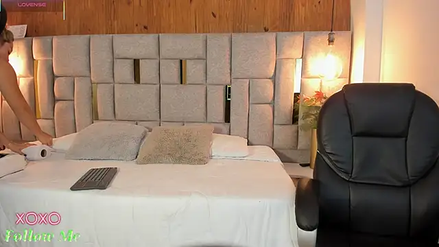 Saori newman online show from 12, 3, 2025