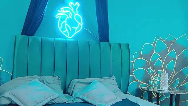 Lunamistyc online show from 2, 2, 2026