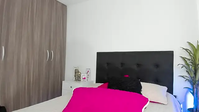 LaylaJewel online show from 14, 3, 2025