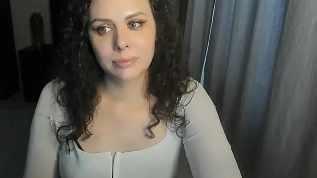 MollyCheiz online show from 2, 7, 2026