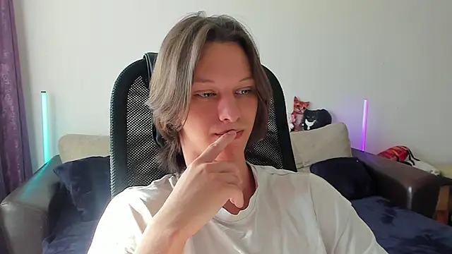 Snapshot of Ostin_meow chatting on 27, 6, 2026 Ostin meow online show from 27, 6, 2026