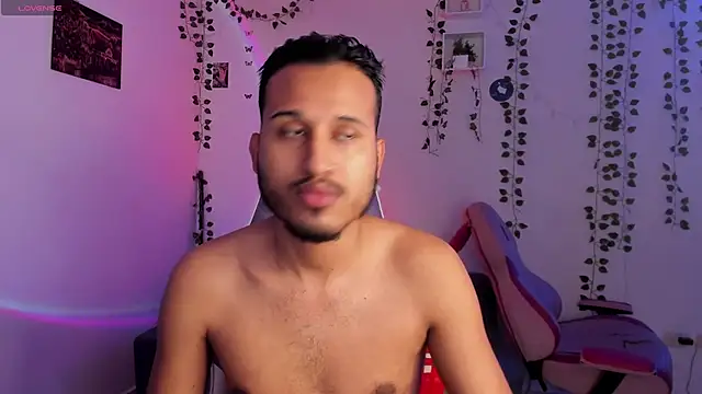 Snapshot of Raf_brunette chatting on 4, 12, 2024 Raf brunette online show from 4, 12, 2024