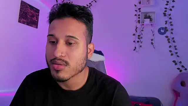 Snapshot of Raf_brunette chatting on 5, 12, 2024 Raf brunette online show from 5, 12, 2024