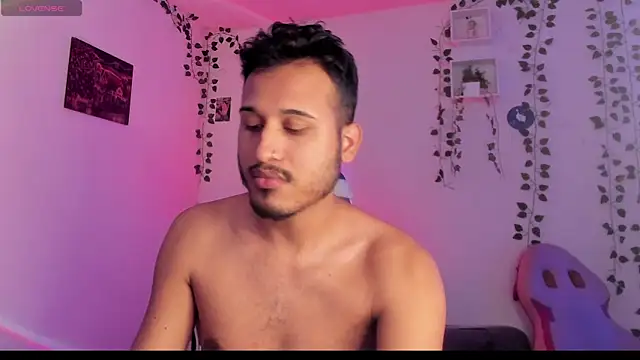 Snapshot of Raf_brunette chatting on 7, 12, 2024 Raf brunette online show from 7, 12, 2024