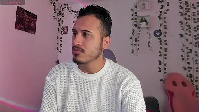 Snapshot of Raf_brunette chatting on 8, 12, 2024 Raf brunette online show from 8, 12, 2024