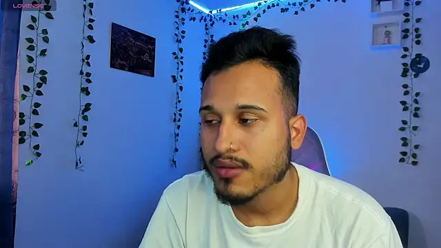 Snapshot of Raf_brunette chatting on 22, 12, 2024 Raf brunette online show from 22, 12, 2024