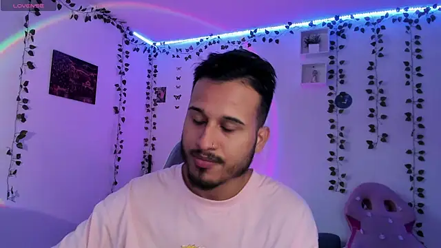 Snapshot of Raf_brunette chatting on 24, 12, 2024 Raf brunette online show from 24, 12, 2024