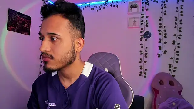 Snapshot of Raf_brunette chatting on 25, 12, 2024 Raf brunette online show from 25, 12, 2024