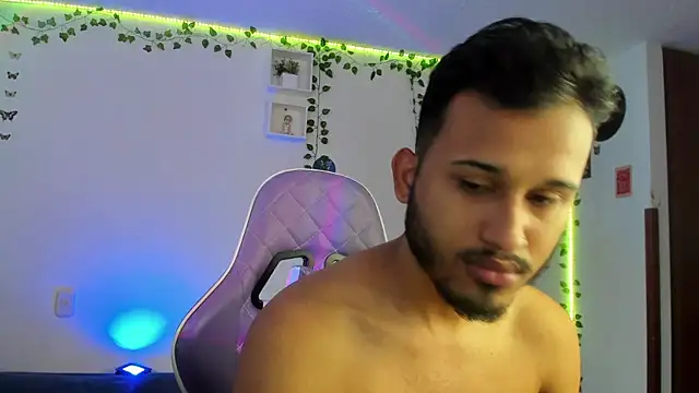 Snapshot of Raf_brunette chatting on 28, 12, 2024 Raf brunette online show from 28, 12, 2024