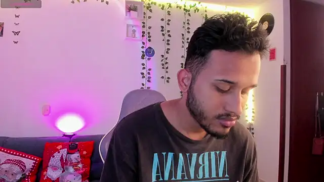 Snapshot of Raf_brunette chatting on 3, 1, 2025 Raf brunette online show from 3, 1, 2025