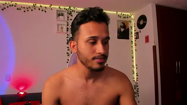 Snapshot of Raf_brunette chatting on 7, 1, 2025 Raf brunette online show from 7, 1, 2025