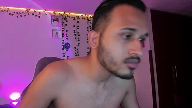 Snapshot of Raf_brunette chatting on 8, 1, 2025 Raf brunette online show from 8, 1, 2025